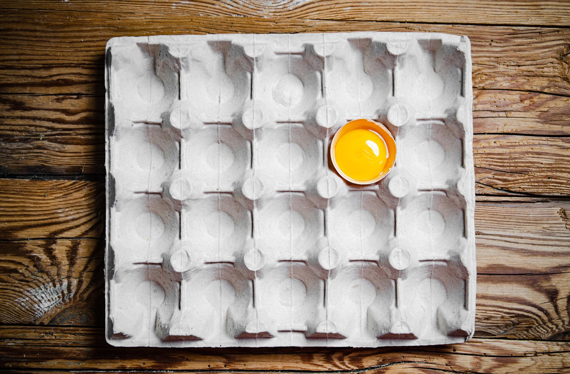 Professzionális SoundAQ mélyhang-csapda és tojástartó és vékony szivacs összehasonlítása.