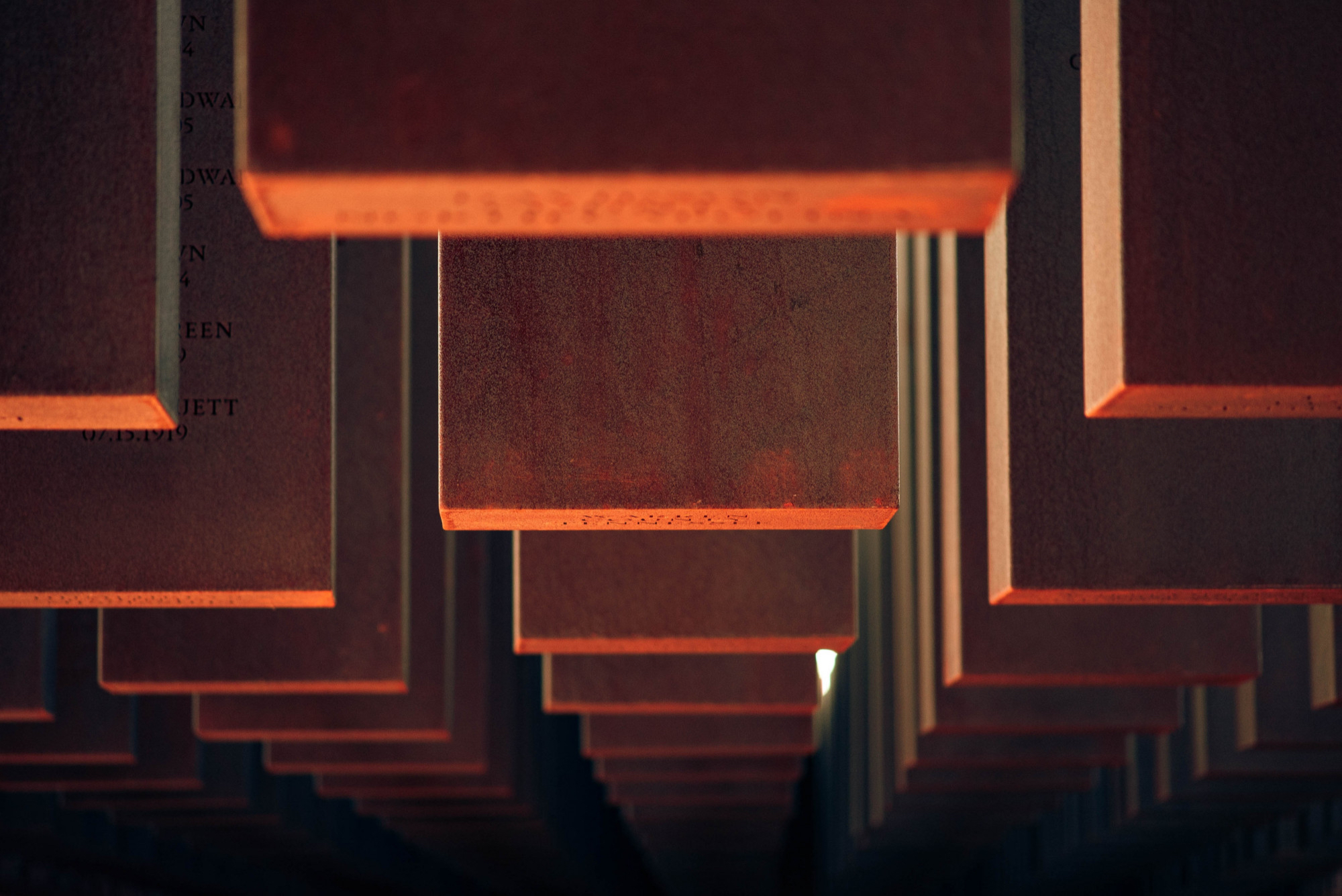 tűzvédelmi minősítéssel rendelkező B-s1 d0 osztályú akusztikai panelek vizsgálata a maximális biztonság érdekében