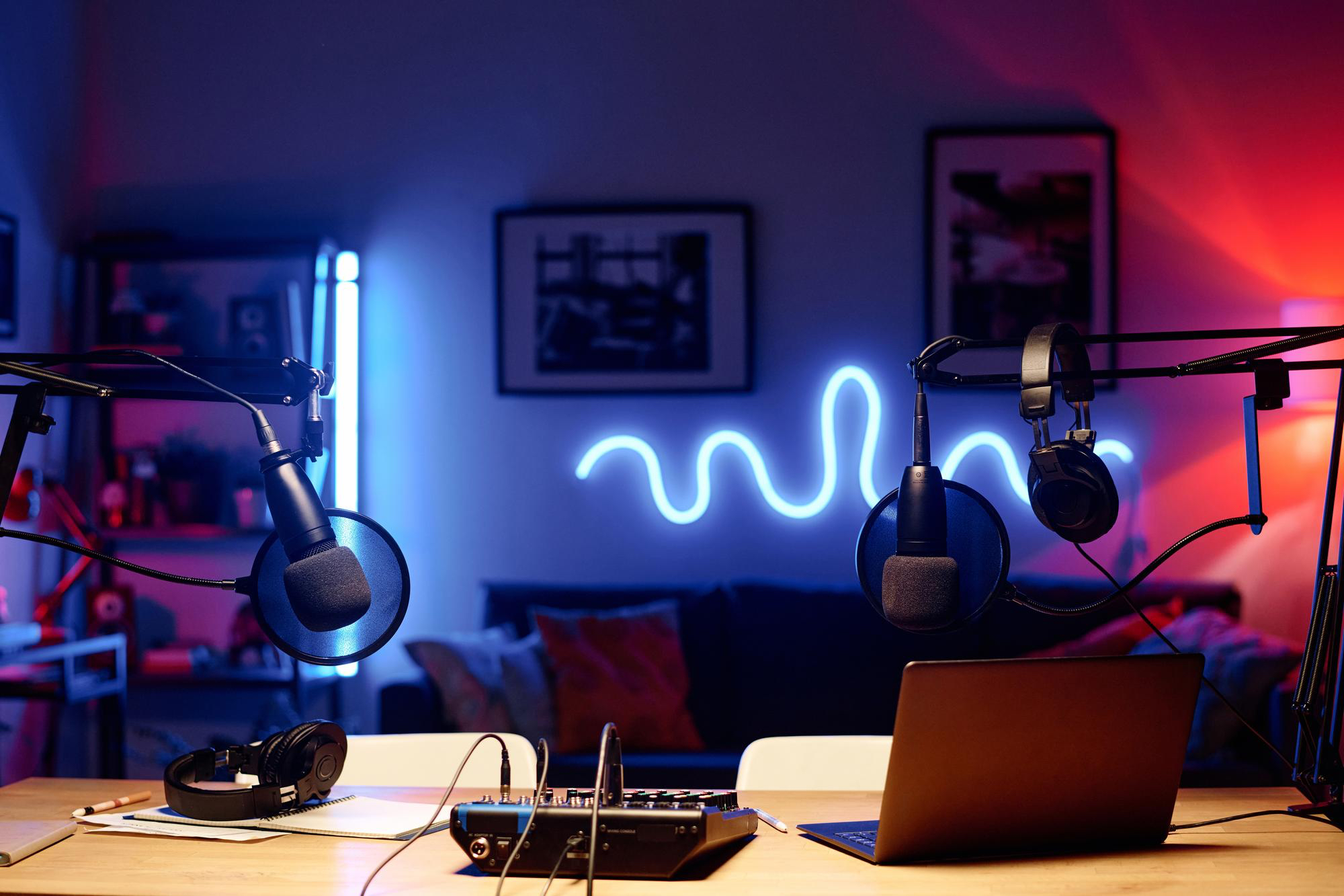 elegáns Hi-Fi zeneszoba akusztikai kezeléssel